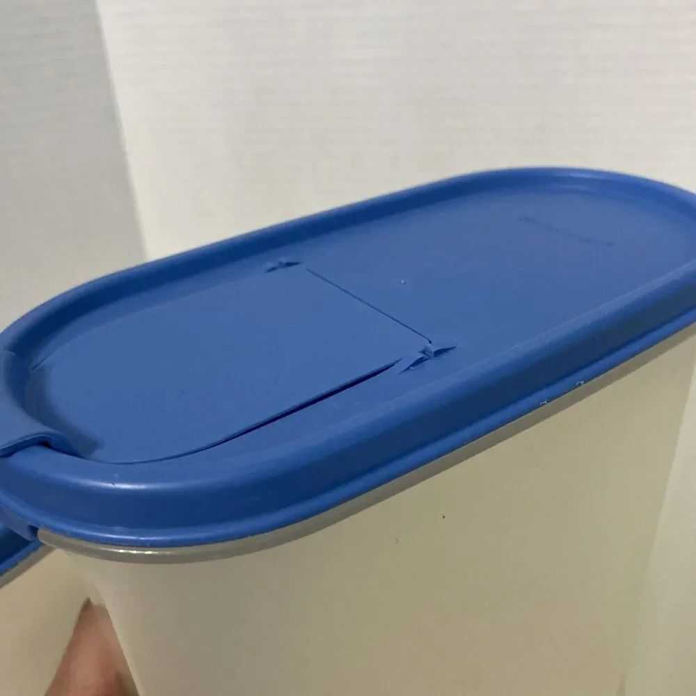Lot of 3 pieces of Tupperware with lids Cornflower Blue 4-3/4C 7-1/4C 9-3/4C